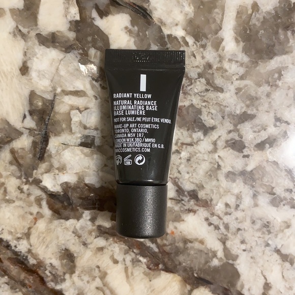 NEW MAC illuminating primer - Picture 2 of 2